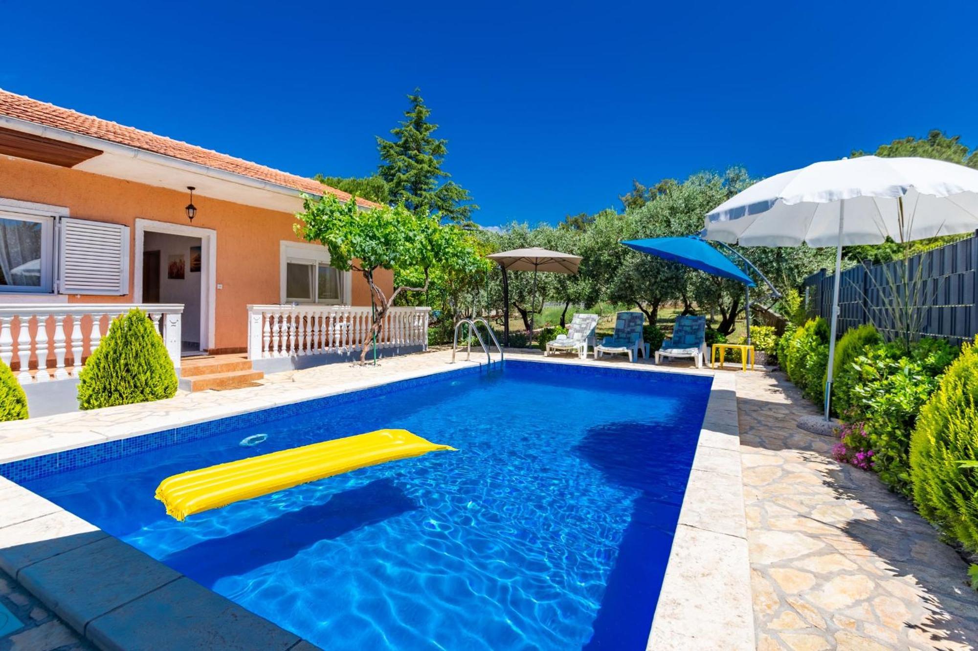 Holiday Home Flora Задар Экстерьер фото